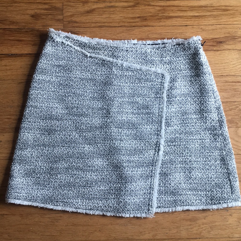 Fitted tweed mini skirt